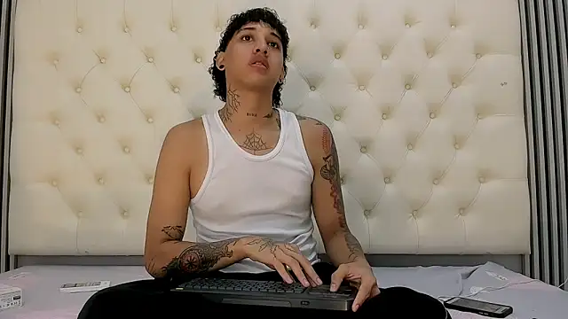 Snapshot of DustinandJordan chatting on 12/16/25, 07:07 DustinandJordan online show from 12/16/25, 07:07