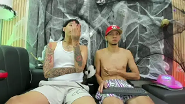 Snapshot of DustinandJordan chatting on 10/26/25, 04:46 DustinandJordan online show from 10/26/25, 04:46