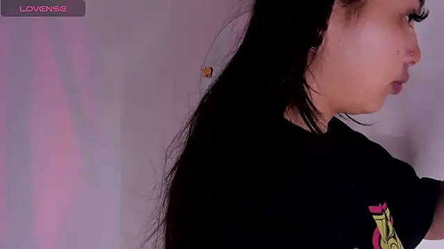Snapshot of Viioleett_cum chatting on 06/19/26, 02:01 Viioleett cum online show from 06/19/26, 02:01