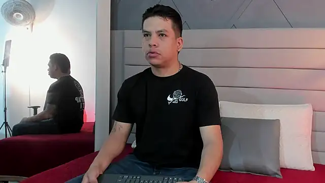 Snapshot of Dominic_Taylor_ chatting on 09/13/25, 11:32 Dominic Taylor online show from 09/13/25, 11:32