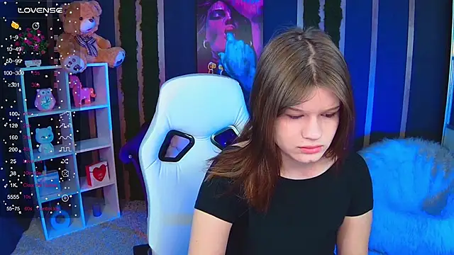 Snapshot of Lunamytrend chatting on 12/14/25, 06:08 Lunamytrend online show from 12/14/25, 06:08