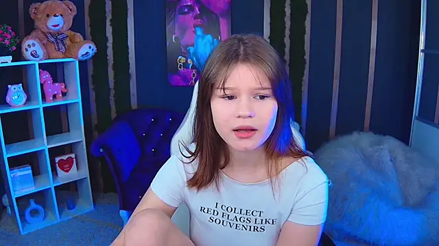 Snapshot of Lunamytrend chatting on 11/30/25, 06:14 Lunamytrend online show from 11/30/25, 06:14