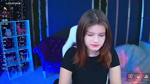 Snapshot of Lunamytrend chatting on 11/23/25, 06:12 Lunamytrend online show from 11/23/25, 06:12