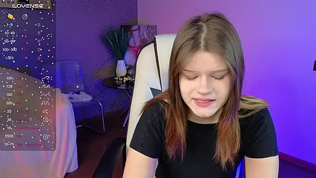 Snapshot of Lunamytrend chatting on 12/15/25, 09:48 Lunamytrend online show from 12/15/25, 09:48