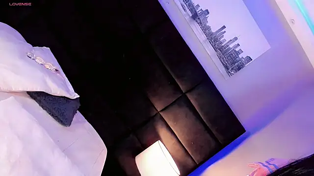 Ana Paaula23 online show from 10/28/25, 08:41