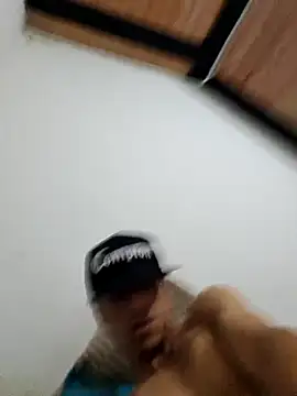 Santi2323xxX online show from 04/17/26, 10:51