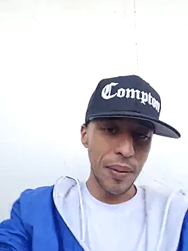 Santi2323xxX online show from 04/19/26, 01:12