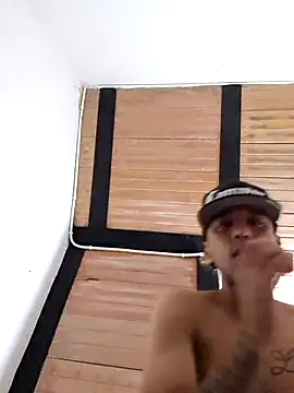 Snapshot of Santi2323xxX chatting on 05/24/26, 06:24 Santi2323xxX online show from 05/24/26, 06:24