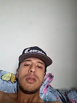Snapshot of Santi2323xxX chatting on 05/06/26, 09:41 Santi2323xxX online show from 05/06/26, 09:41