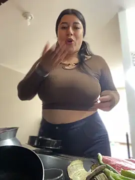 Snapshot of Tokio_Sakura chatting on 11/08/25, 06:11 Tokio Sakura online show from 11/08/25, 06:11