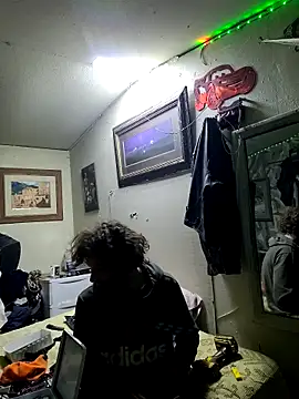 Snapshot of bearded_cross chatting on 12/18/25, 05:12 bearded cross online show from 12/18/25, 05:12