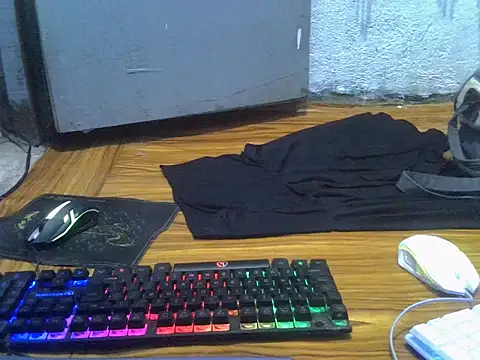 Snapshot of charms_virgin chatting on 09/15/25, 11:16 charms virgin online show from 09/15/25, 11:16