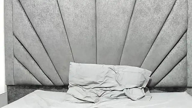 MielAndLeo online show from 11/20/25, 01:23