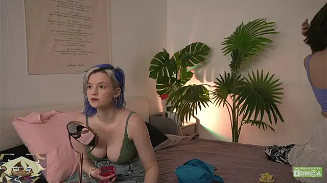 Snapshot of bluebeell chatting on 06/27/26, 01:28 bluebeell online show from 06/27/26, 01:28