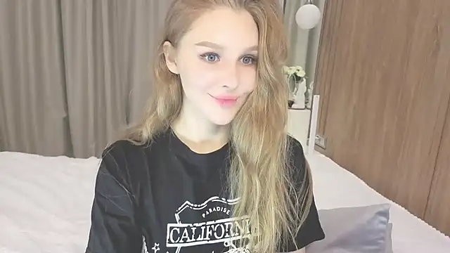 Snapshot of Brigitte_Bardot chatting on 10/11/25, 04:46 Brigitte Bardot online show from 10/11/25, 04:46