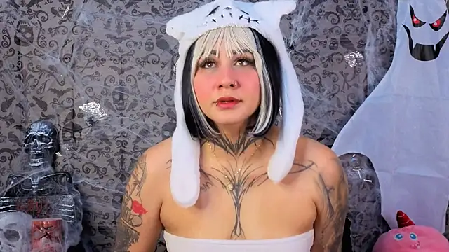 andrea miller1 online show from 10/22/25, 10:08