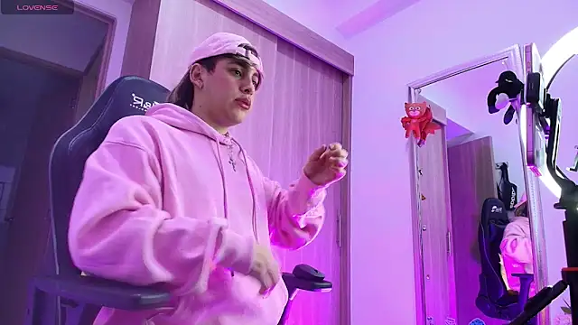 brunothompson3 online show from 10/23/25, 04:22