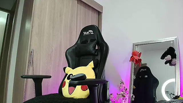 brunothompson3 online show from 09/19/25, 10:47