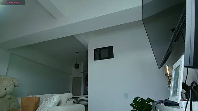 brunothompson3 online show from 11/18/25, 08:23