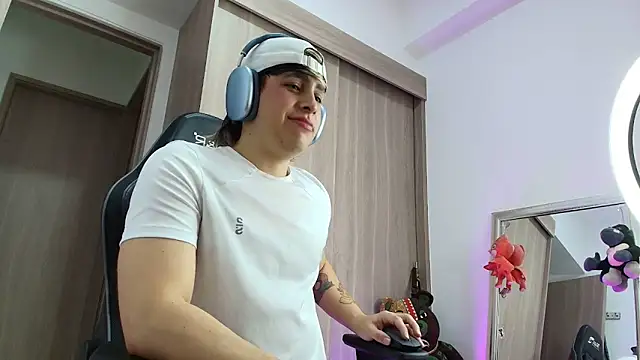 brunothompson3 online show from 09/12/25, 12:22