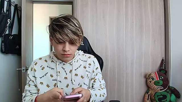 brunothompson3 online show from 09/21/25, 08:14