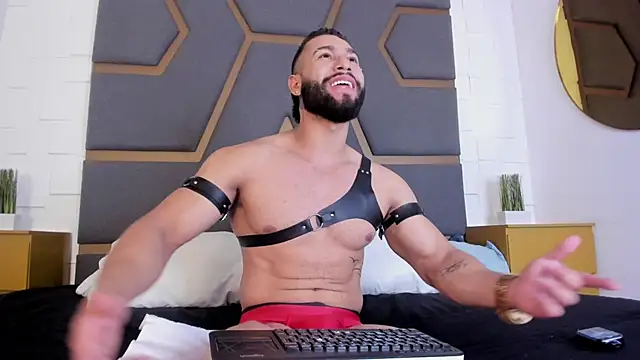 massimofiore  online show from 10/31/25, 03:47