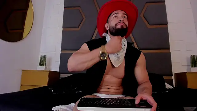 massimofiore  online show from 11/14/25, 03:32