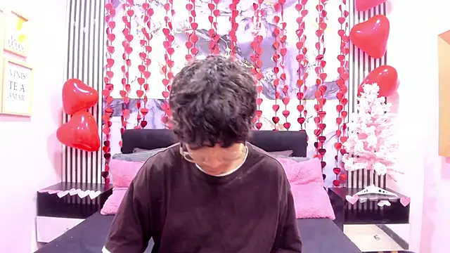 Snapshot of Desire_Ecstasy chatting on 02/14/26, 03:07 Desire Ecstasy online show from 02/14/26, 03:07