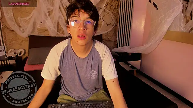 Desire Ecstasy online show from 10/28/25, 12:59