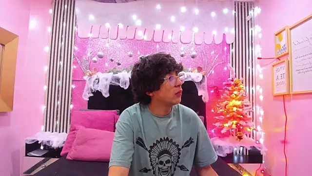 Snapshot of Desire_Ecstasy chatting on 12/22/25, 05:57 Desire Ecstasy online show from 12/22/25, 05:57