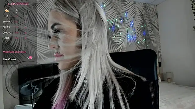 Kira Key online show from 03/01/26, 08:47