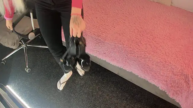 Snapshot of Kira_Key chatting on 10/08/25, 01:51 Kira Key online show from 10/08/25, 01:51