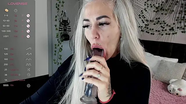 Snapshot of Kira_Key chatting on 12/14/25, 01:45 Kira Key online show from 12/14/25, 01:45