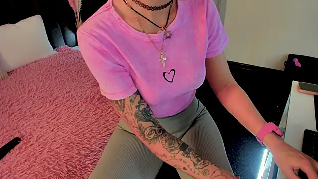 Snapshot of Kira_Key chatting on 09/23/25, 01:45 Kira Key online show from 09/23/25, 01:45