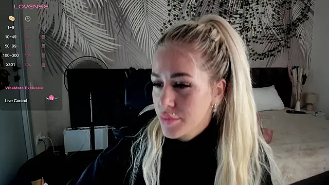 Kira Key online show from 02/15/26, 01:39