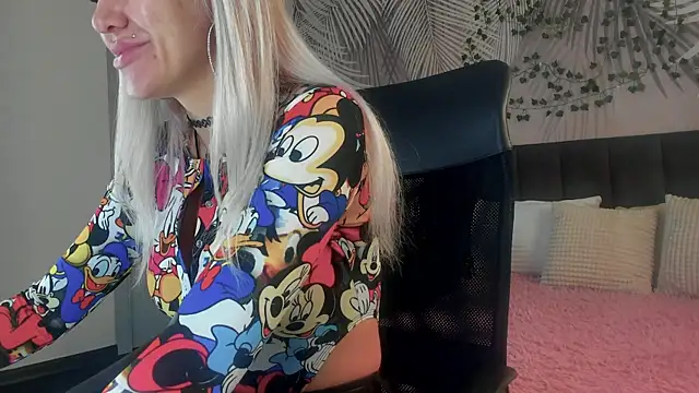 Snapshot of Kira_Key chatting on 11/01/25, 02:51 Kira Key online show from 11/01/25, 02:51