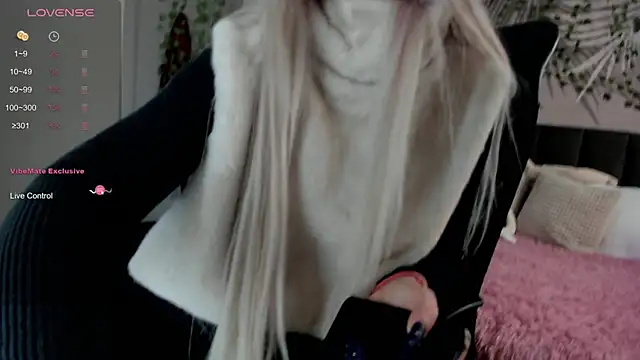 Snapshot of Kira_Key chatting on 11/29/25, 01:50 Kira Key online show from 11/29/25, 01:50