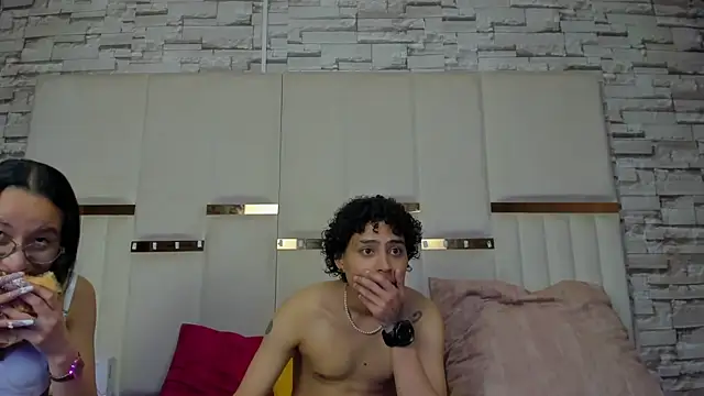 Snapshot of KiaraandEnzzo_ chatting on 09/23/25, 02:51 KiaraandEnzzo online show from 09/23/25, 02:51