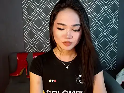 hugesignificant 69 online show from 10/10/25, 05:41