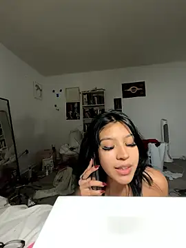 petitelatinateen online show from 01/09/26, 04:41