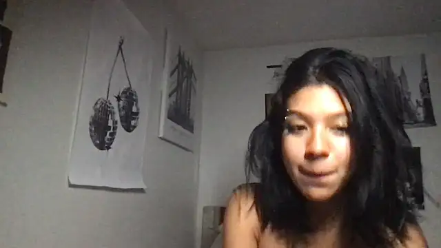 Snapshot of petitelatinateen chatting on 09/18/25, 07:33 petitelatinateen online show from 09/18/25, 07:33