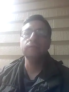 Snapshot of Gearsuit chatting on 12/02/25, 07:21 Gearsuit online show from 12/02/25, 07:21