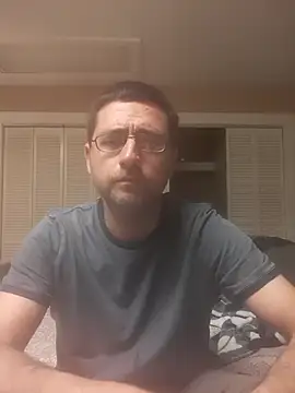 Snapshot of Gearsuit chatting on 12/18/25, 06:29 Gearsuit online show from 12/18/25, 06:29