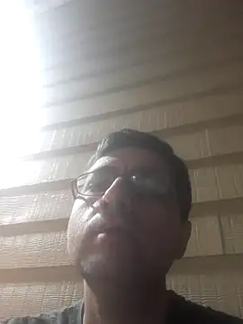 Snapshot of Gearsuit chatting on 11/15/25, 06:06 Gearsuit online show from 11/15/25, 06:06