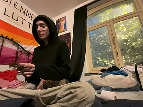 Snapshot of Styxlust chatting on 09/10/25, 06:29 Styxlust online show from 09/10/25, 06:29