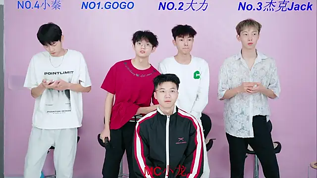 Snapshot of BeautifulBoys-888 chatting on 10/17/25, 12:18 BeautifulBoys-888 online show from 10/17/25, 12:18