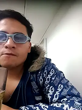 QJHoElyking online show from 10/23/25, 02:21