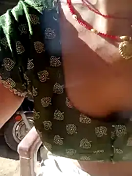 Snapshot of CUTGIRL76 chatting on 12/17/25, 05:12 CUTGIRL76 online show from 12/17/25, 05:12