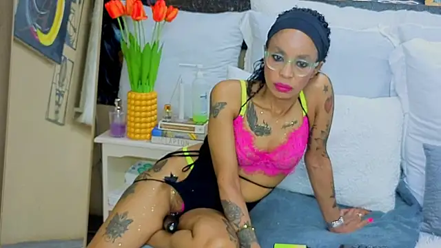 CaramelNatashaxx online show from 10/28/25, 03:51