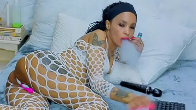 CaramelNatashaxx online show from 10/26/25, 01:50